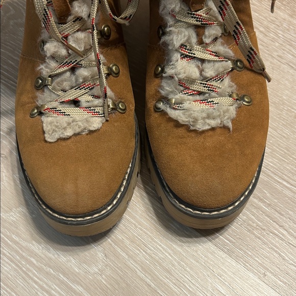 Time and Tru Women’s Cozy Shearling-Lined Hiking Boots 🥾 - Picture 2 of 7